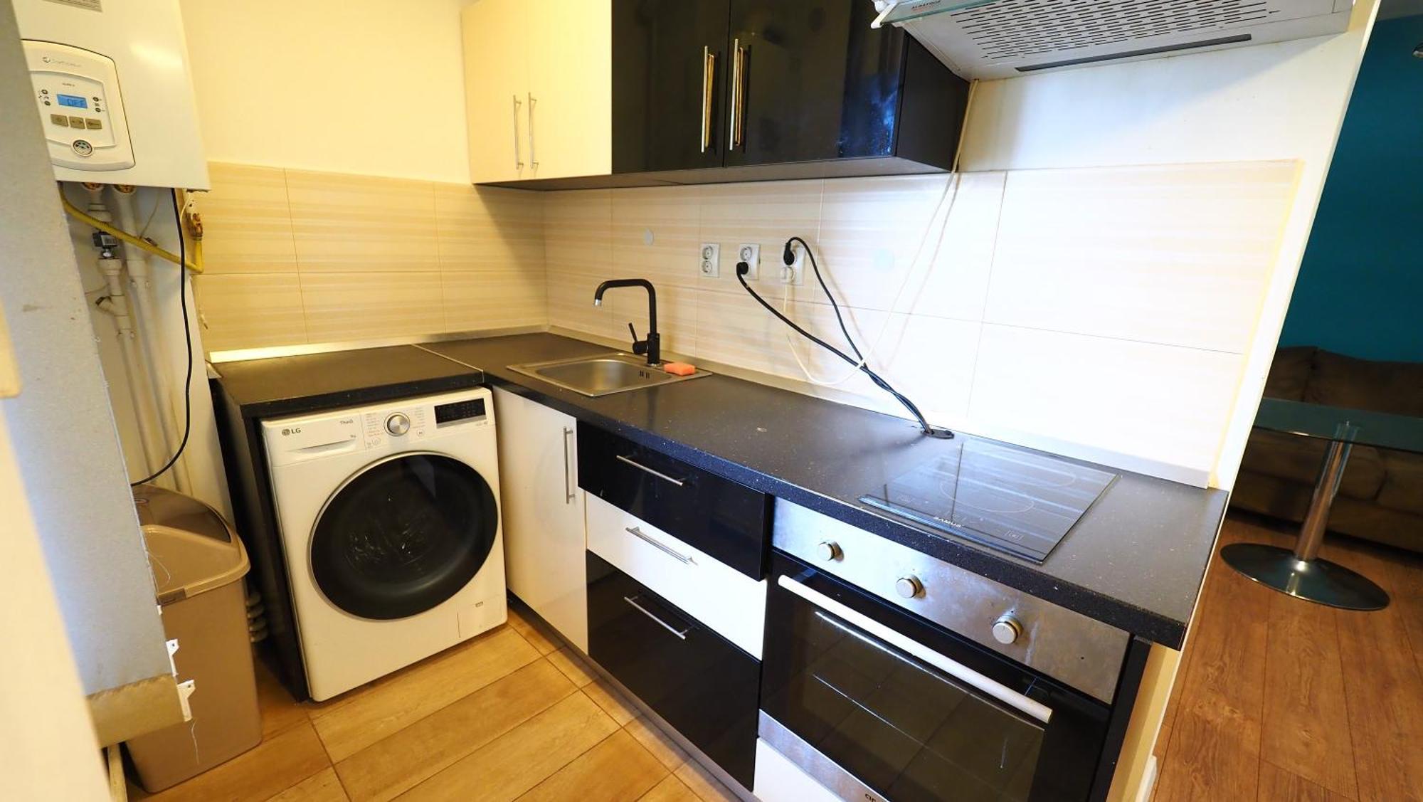 Iassium Airport Apartments Iasi Bagian luar foto